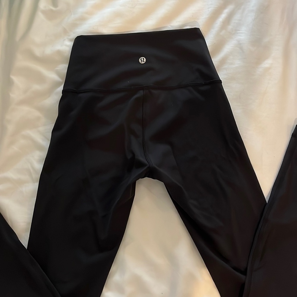Lululemon black high waisted leggings size 4 excellent condition no ware